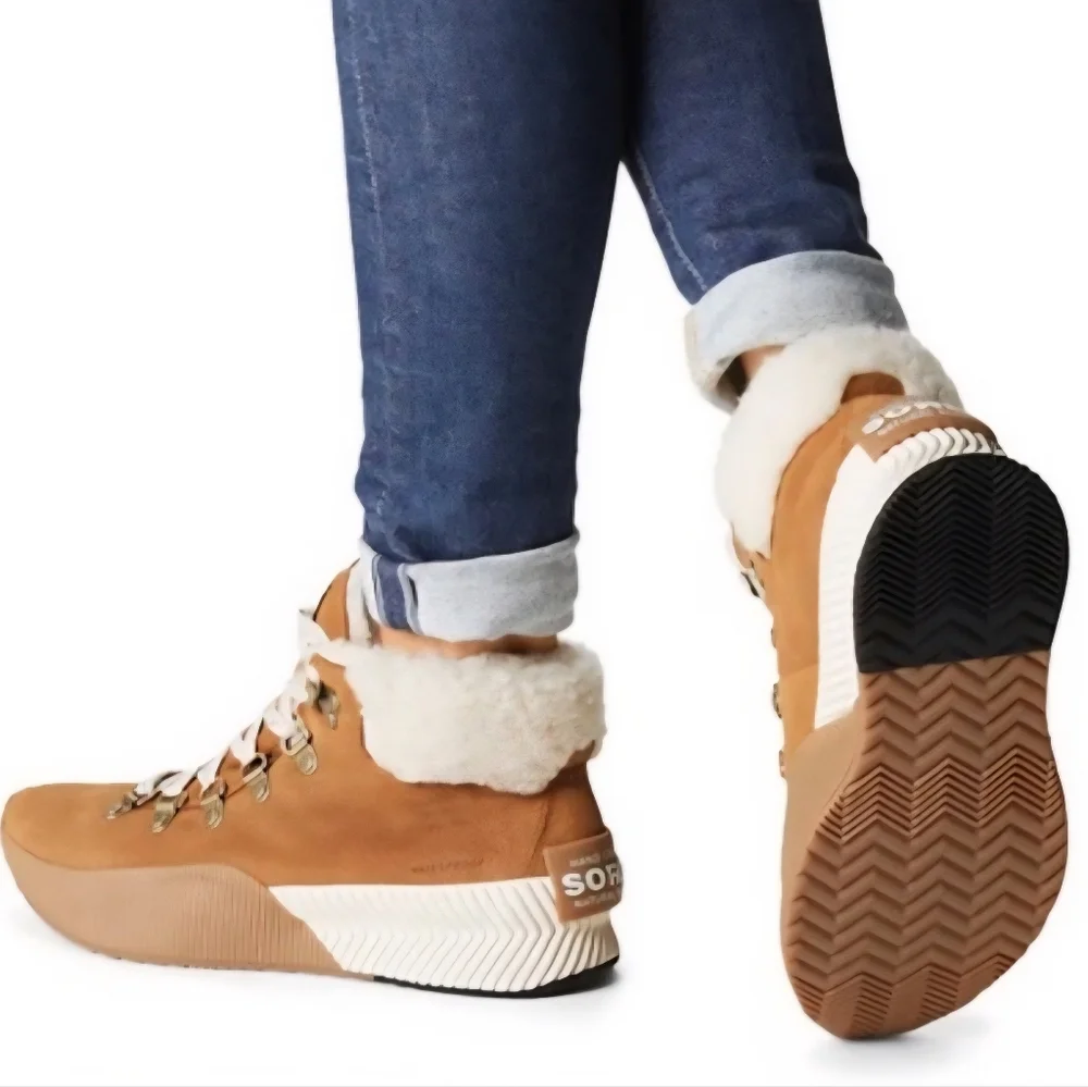 Sorel Women's Out-N-About III Conquest Boots In Camel Size 10